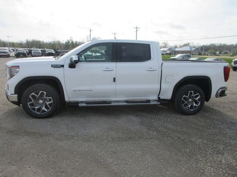 New 2026 GMC Sierra 1500 SLT image 9