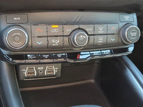 Used 2023 Dodge Durango SXT Launch Edition AWD/4WD image 31