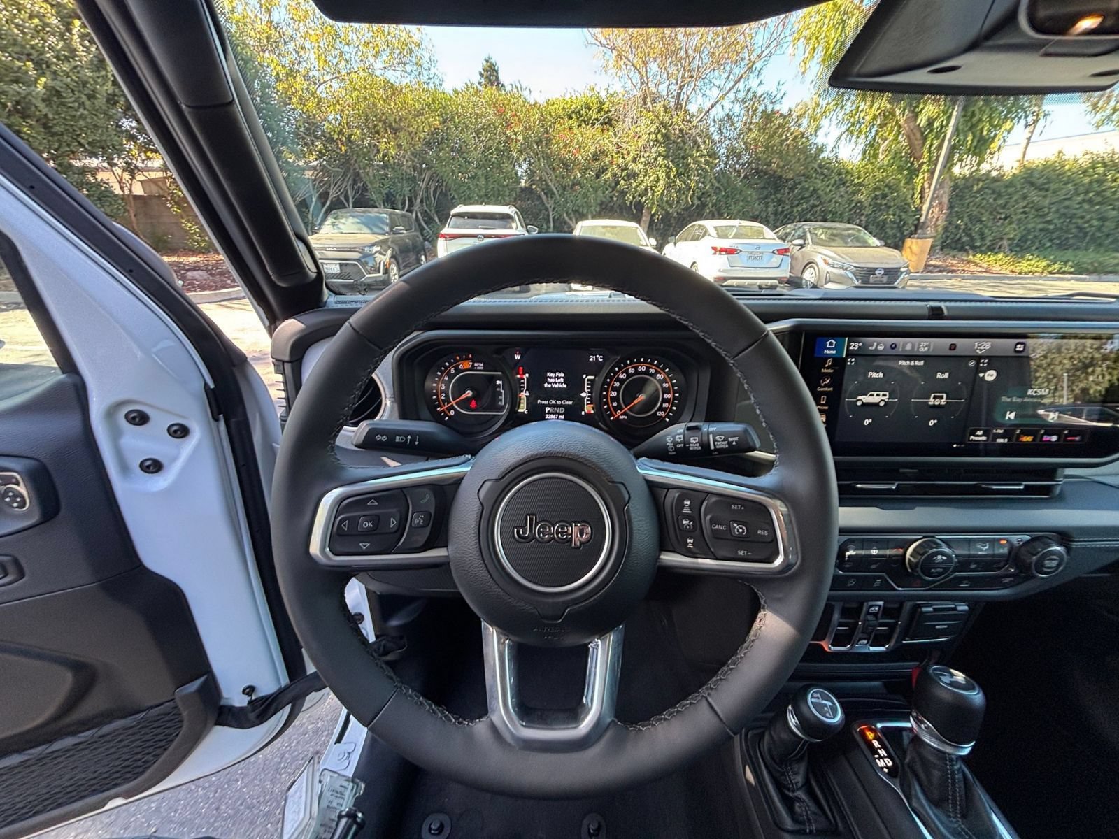 Used 2025 Jeep Wrangler Unlimited Sahara AWD/4WD image 34