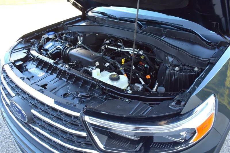 Used 2024 Ford Explorer XLT w/ Equipment Group 202A AWD/4WD image 36