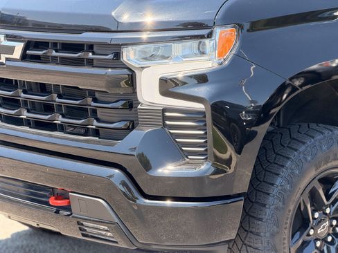 Used 2024 Chevrolet Silverado 1500 LT Trail Boss w/ Convenience Package II AWD/4WD image 8