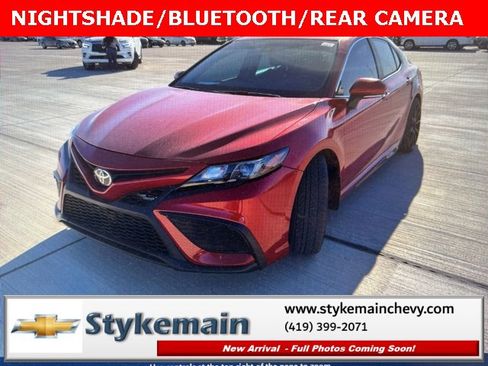 Used 2022 Toyota Camry SE w/ Convenience Package image 3