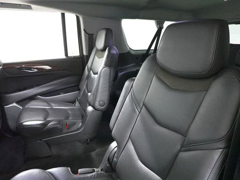 Used 2020 Cadillac Escalade ESV Premium Luxury image 27