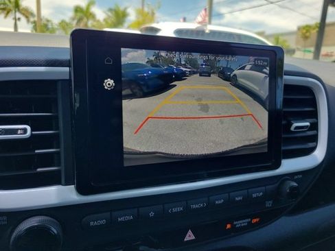 Certified 2023 Hyundai Venue Limited FWD image 24