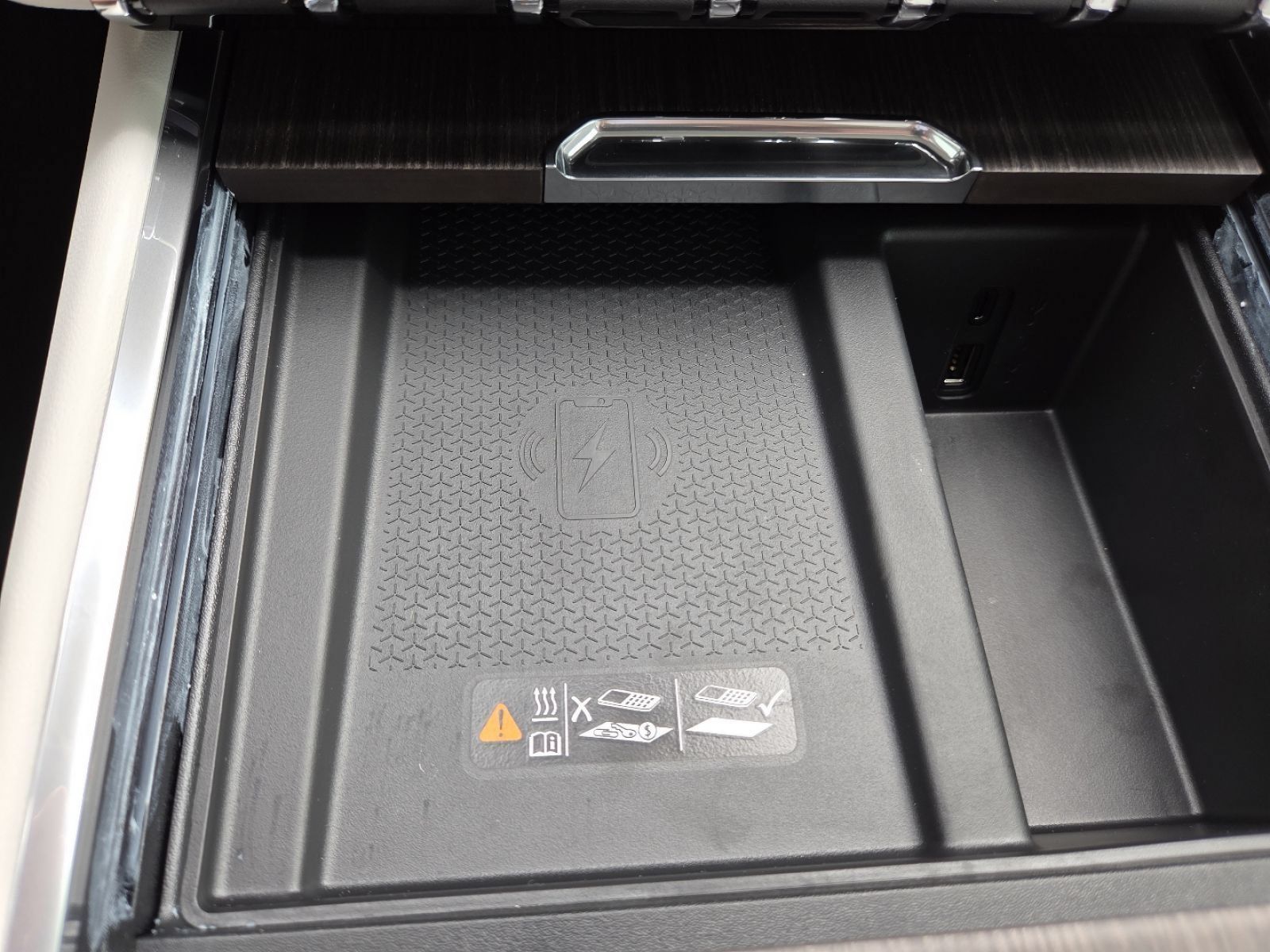 New 2026 GMC Acadia Denali w/ Super Cruise Package FWD image 9