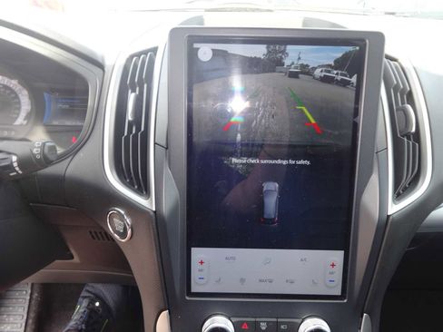 Used 2022 Ford Edge SEL image 16