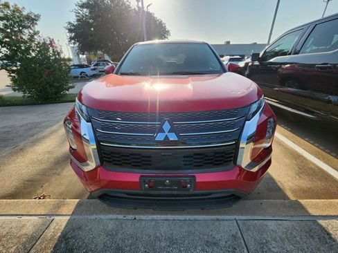 Used 2023 Mitsubishi Outlander ES FWD image 2