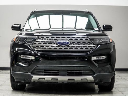 Used 2022 Ford Explorer Limited w/ Equipment Group 301A image 7