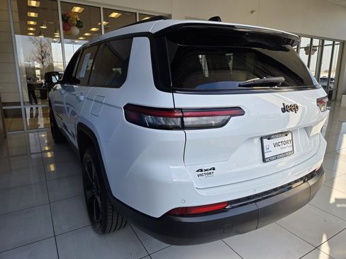 Used 2023 Jeep Grand Cherokee L Laredo image 8