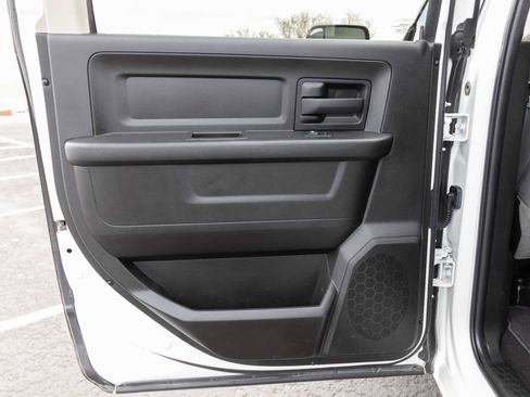 Used 2018 RAM 2500 Tradesman w/ Chrome Appearance Group AWD/4WD image 12