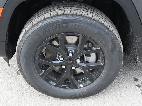 New 2026 Jeep Grand Cherokee L 2WD image 6