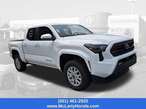 Used 2025 Toyota Tacoma SR5 AWD/4WD image 3