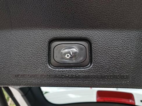 Used 2018 Ford Explorer XLT w/ Equipment Group 202A AWD/4WD image 10