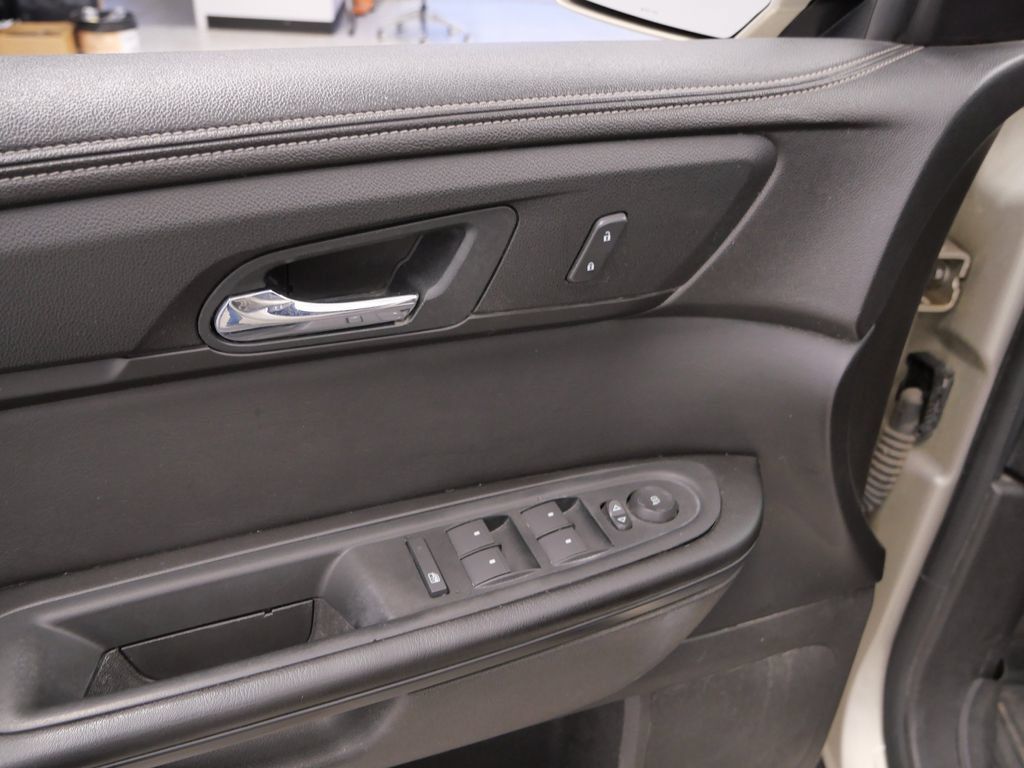 Used 2014 Chevrolet Traverse LT AWD/4WD image 21