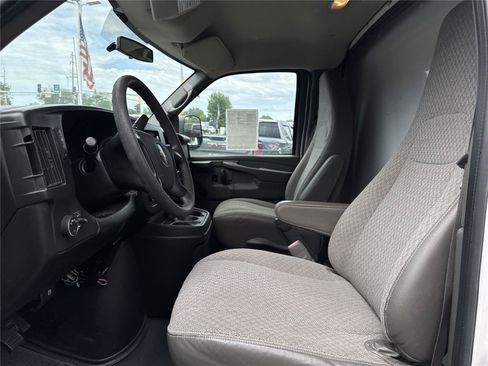 Used 2014 Chevrolet Express 3500 RWD image 15