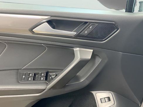 Used 2022 Volkswagen Tiguan SE R-Line image 21