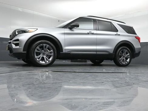 Certified 2021 Ford Explorer XLT w/ Equipment Group 202A AWD/4WD image 41