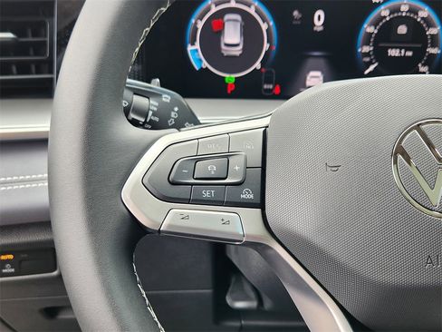 New 2025 Volkswagen Tiguan SE image 15