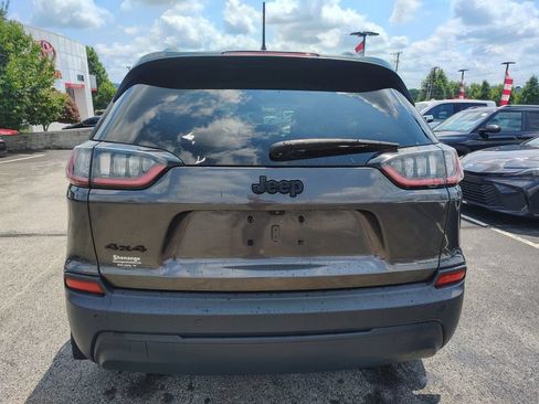 Used 2019 Jeep Cherokee Latitude Plus AWD/4WD image 5