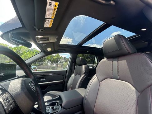 Used 2025 Honda Pilot Black Edition image 12