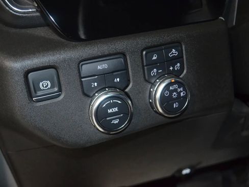 Used 2025 GMC Sierra 1500 SLT image 32