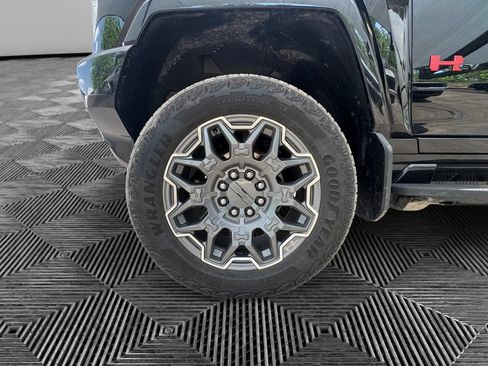 Certified 2025 GMC Hummer EV 3X w/ LPO, Sport Package AWD/4WD image 9
