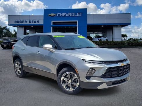Used 2023 Chevrolet Blazer LT FWD image 1
