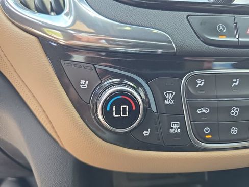Used 2022 Chevrolet Equinox Premier FWD image 19