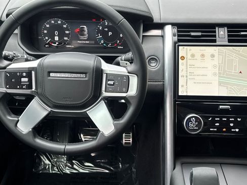 Certified 2024 Land Rover Discovery Metropolitan Edition image 15