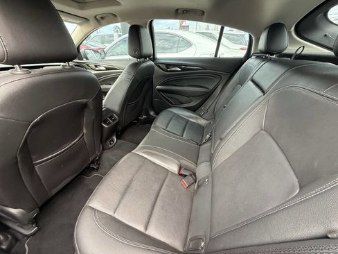 Used 2018 Buick Regal Essence w/ Driver Confidence Package #1 image 9