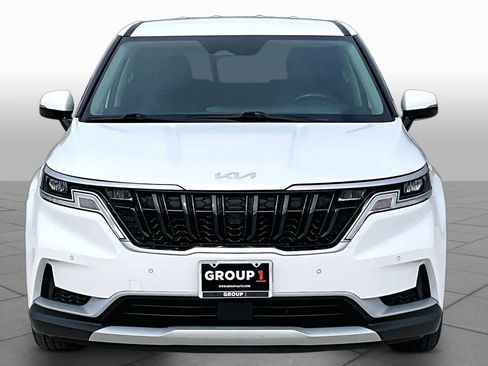 Used 2023 Kia Carnival EX FWD image 4