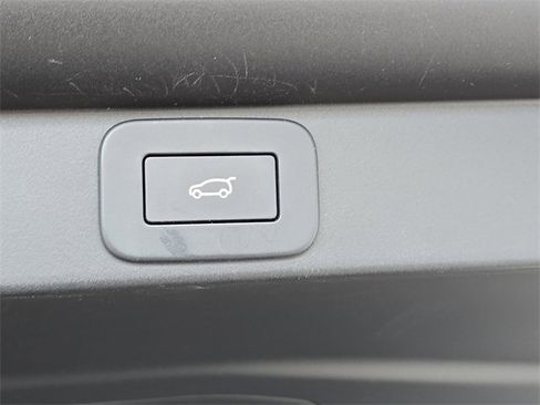 Used 2025 Land Rover Range Rover Long Wheelbase SE image 14