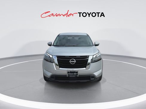 Used 2025 Nissan Pathfinder SV FWD image 3