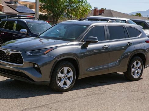 Used 2023 Toyota Highlander LE FWD image 9