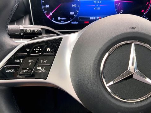 Used 2023 Mercedes-Benz GLC 300 4MATIC image 24