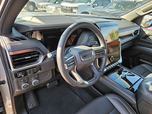 Used 2025 GMC Yukon Denali AWD/4WD image 13