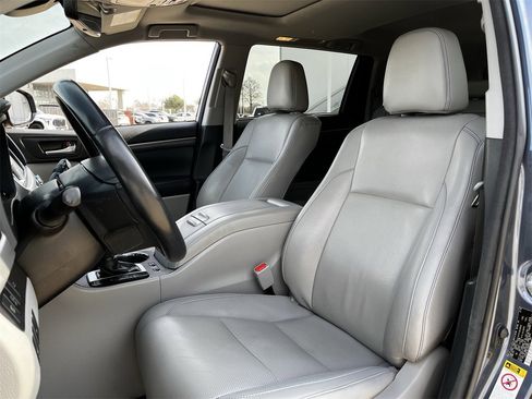 Used 2018 Toyota Highlander Limited image 24