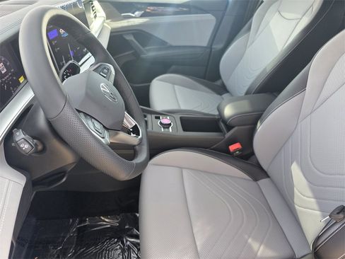 New 2026 Volkswagen Tiguan SE R-Line image 6