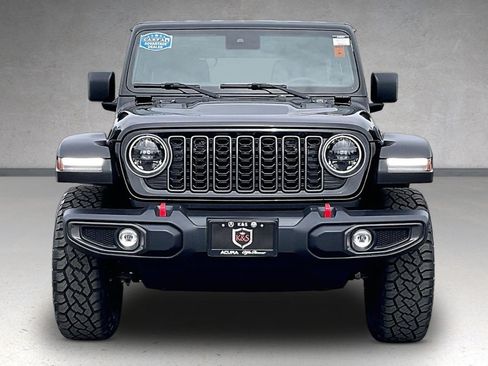 Used 2025 Jeep Wrangler Unlimited Rubicon AWD/4WD image 3