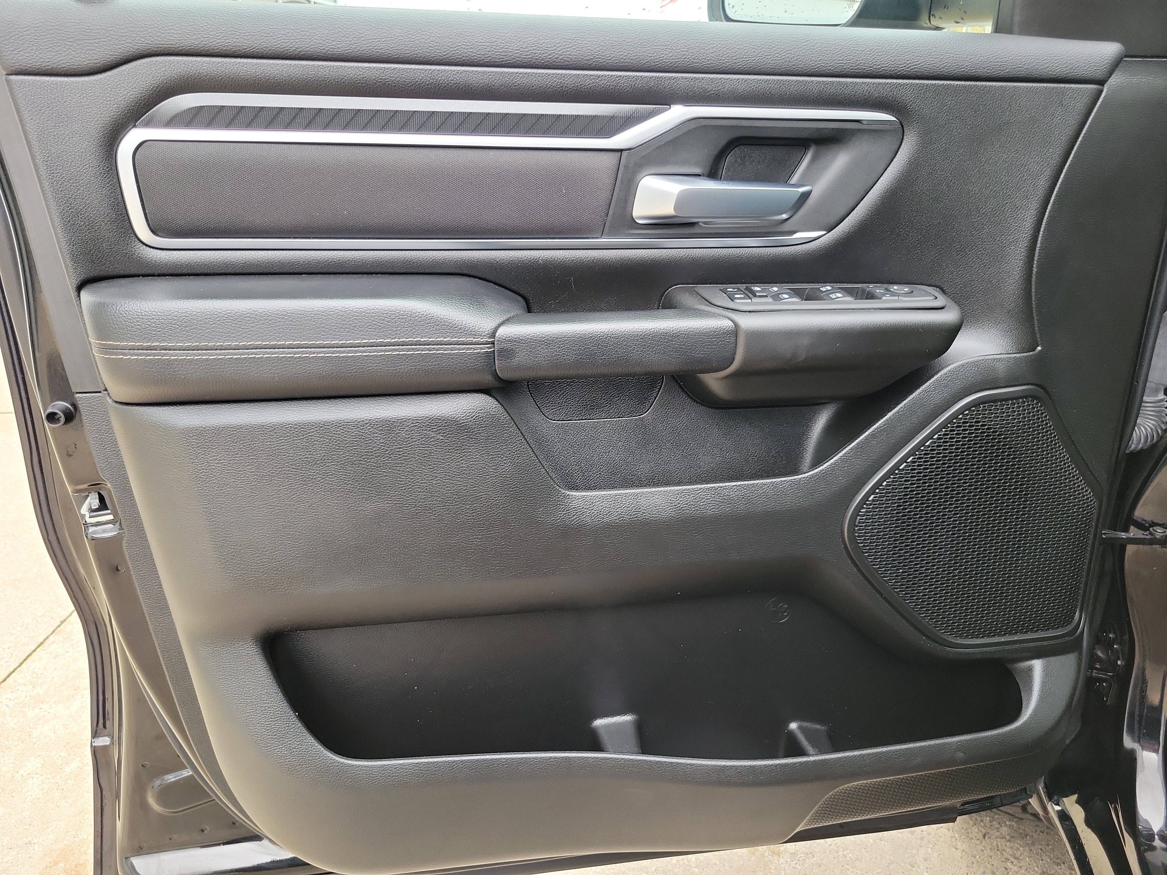 Used 2025 RAM 1500 Big Horn AWD/4WD image 6