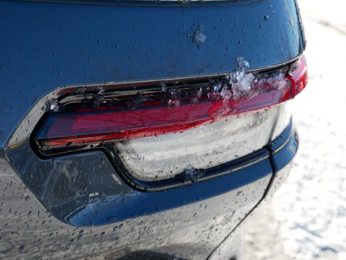 Used 2023 Jeep Grand Cherokee L Limited w/ Luxury Tech Group II image 17