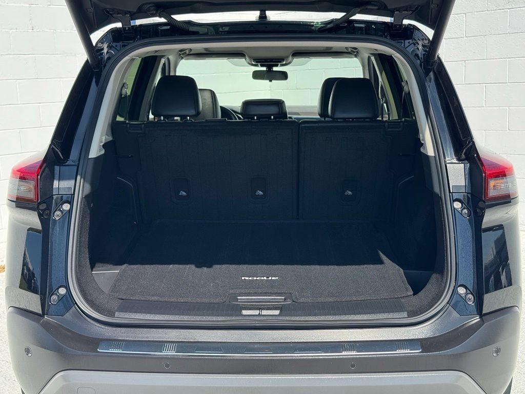 Used 2023 Nissan Rogue SV w/ SV Premium B Package FWD image 17
