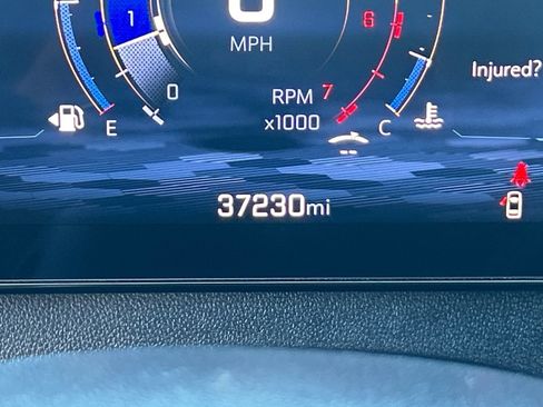 Used 2025 Chevrolet Traverse LT FWD image 32