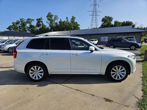 Used 2017 Volvo XC90 T6 Momentum w/ Vision Package AWD/4WD image 4