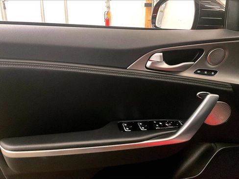 Used 2019 Kia Stinger GT1 image 22