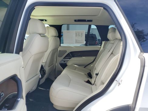 Used 2024 Land Rover Range Rover SE image 11