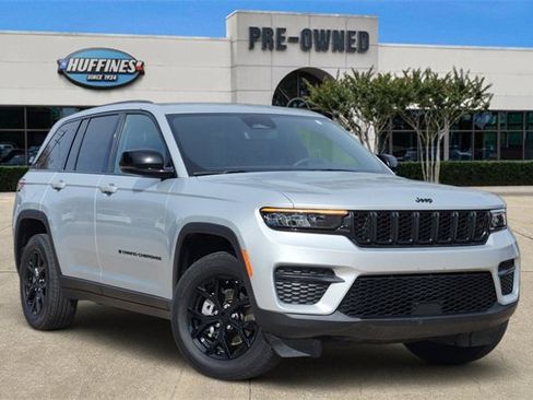 Used 2024 Jeep Grand Cherokee Altitude image 1
