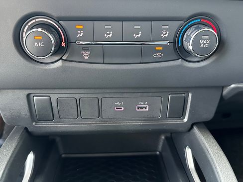 Used 2024 Nissan Frontier SV image 28