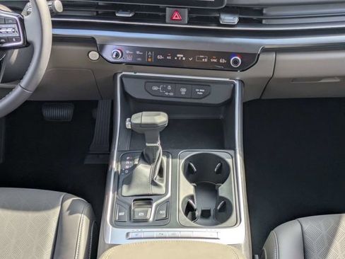 New 2026 Kia Carnival FWD image 18