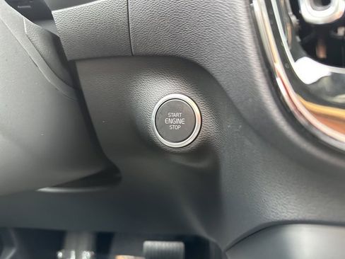 Certified 2025 Volvo XC40 B5 Plus image 28